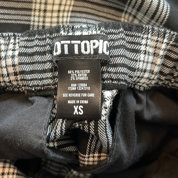 Plaid pants from hot topic size XS - Picture 4 of 4
